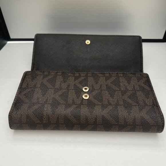 Michael Kors MK Signature Monogram Wallet with Gold Tone Plate Logo & Pullout - Picture 4 of 13